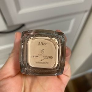 Chanel les beiges healthy glow foundation